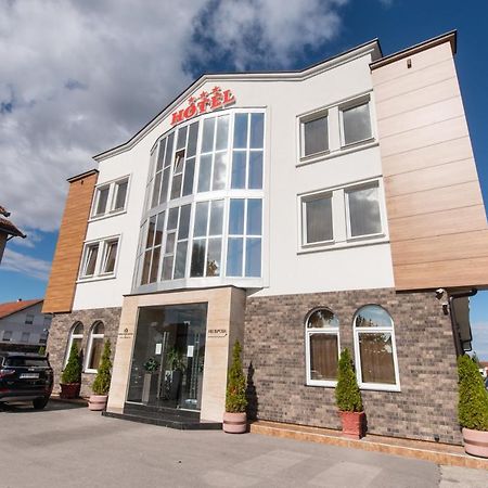 Hotel Stari Krovovi Veternik Luaran gambar