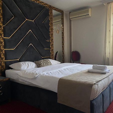 Hotel Stari Krovovi Veternik Luaran gambar