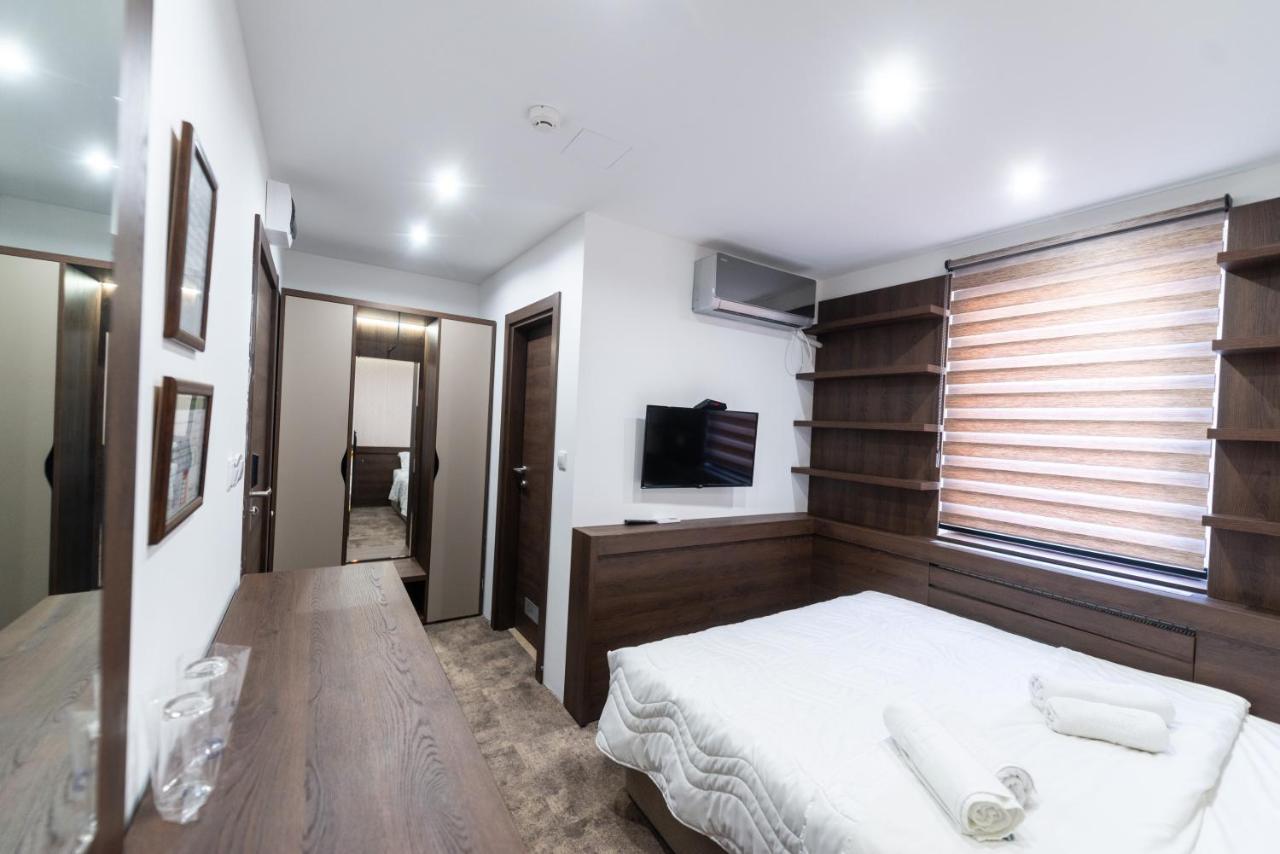 Hotel Stari Krovovi Veternik Luaran gambar