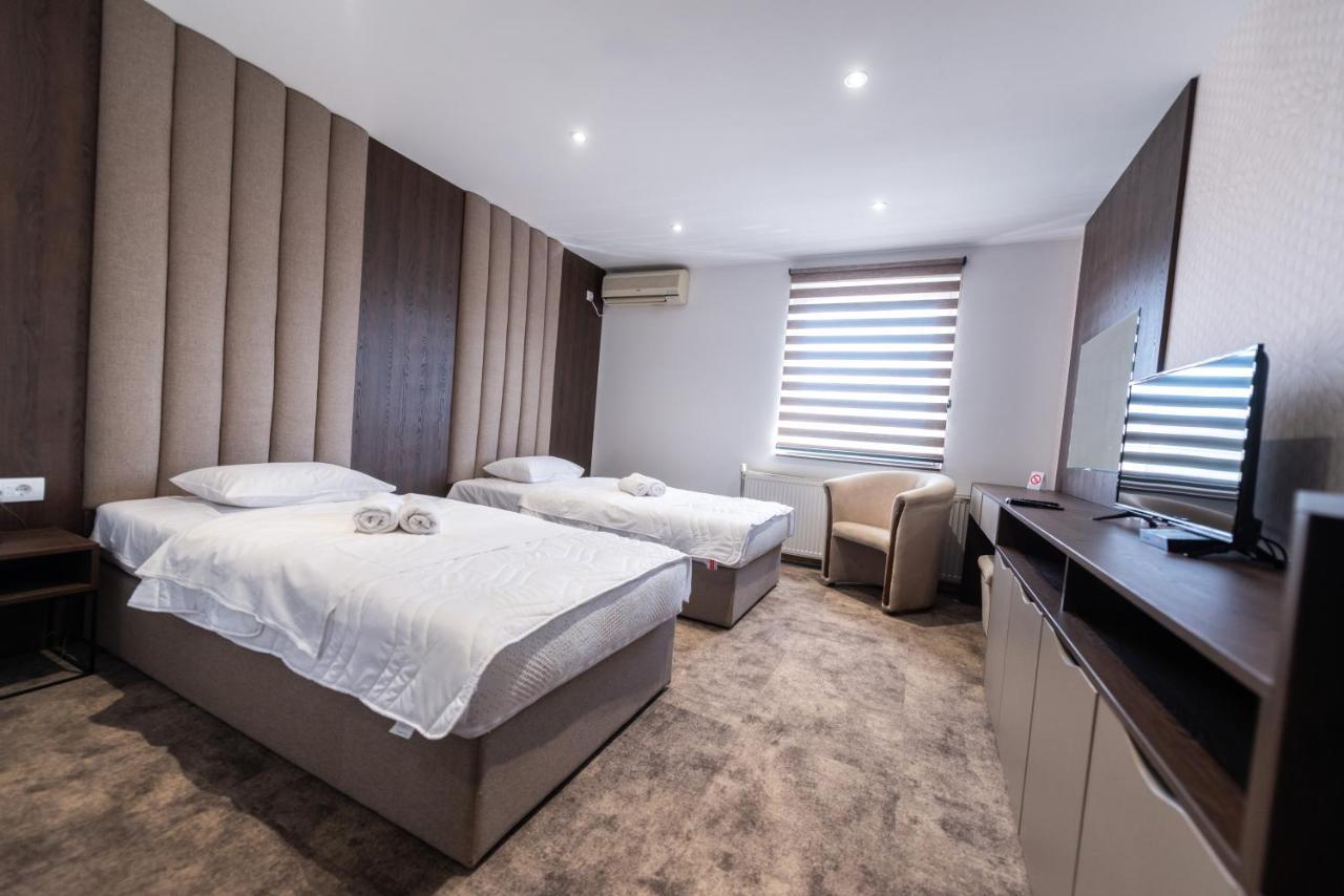 Hotel Stari Krovovi Veternik Luaran gambar