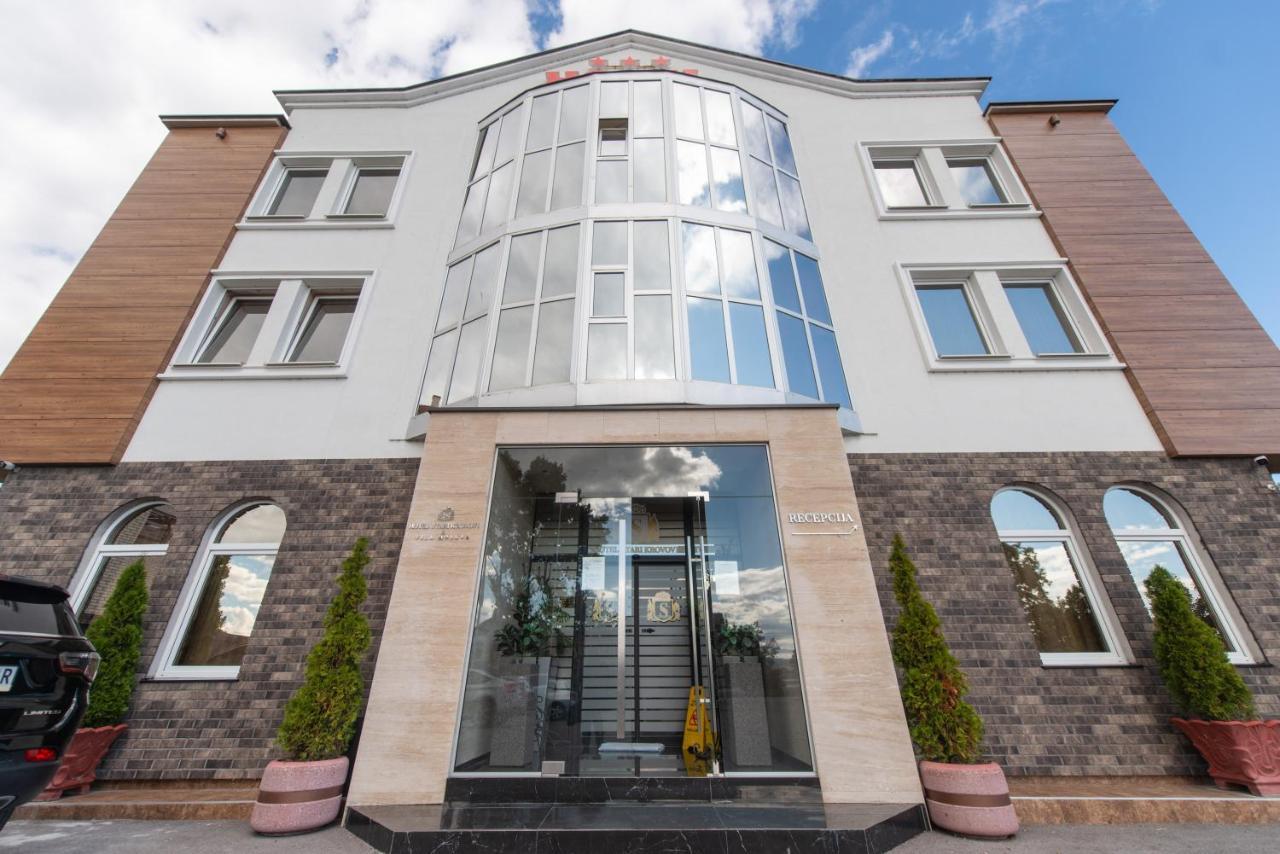Hotel Stari Krovovi Veternik Luaran gambar