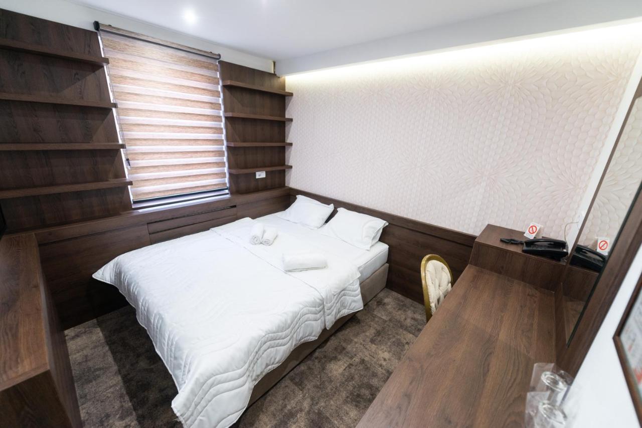 Hotel Stari Krovovi Veternik Luaran gambar