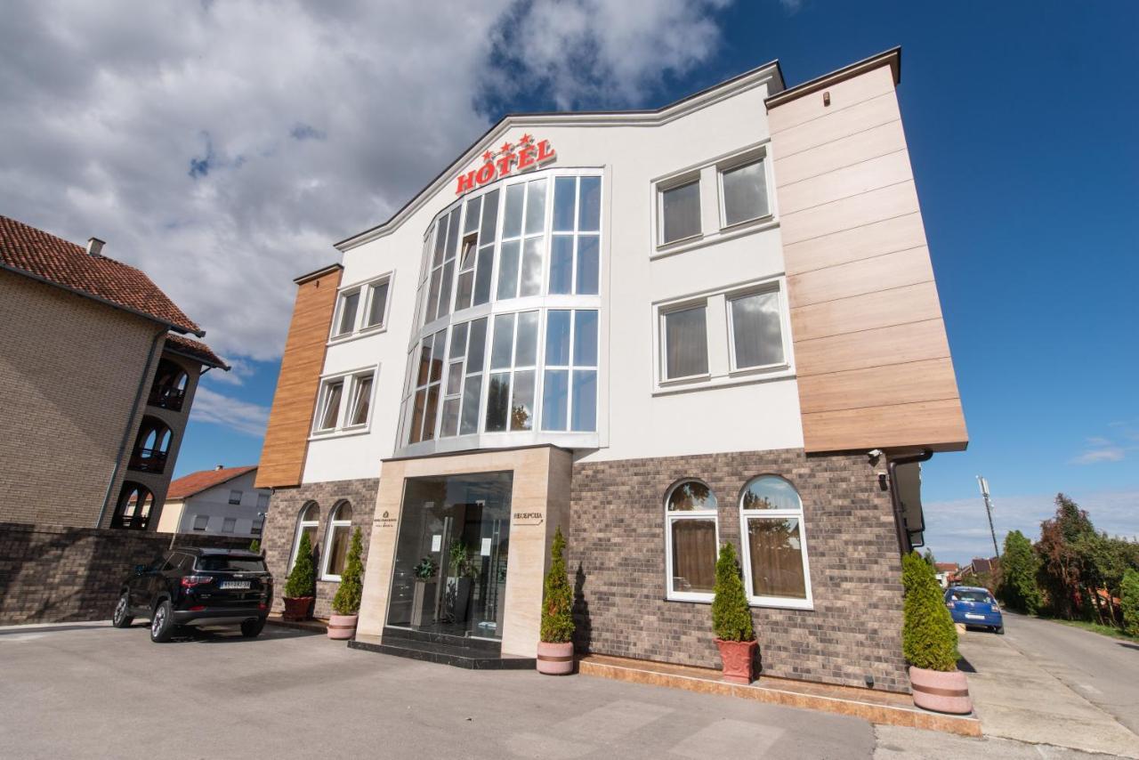 Hotel Stari Krovovi Veternik Luaran gambar