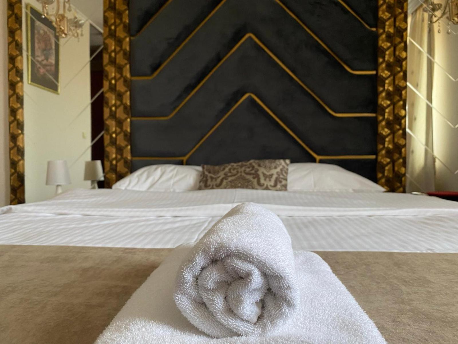Hotel Stari Krovovi Veternik Luaran gambar