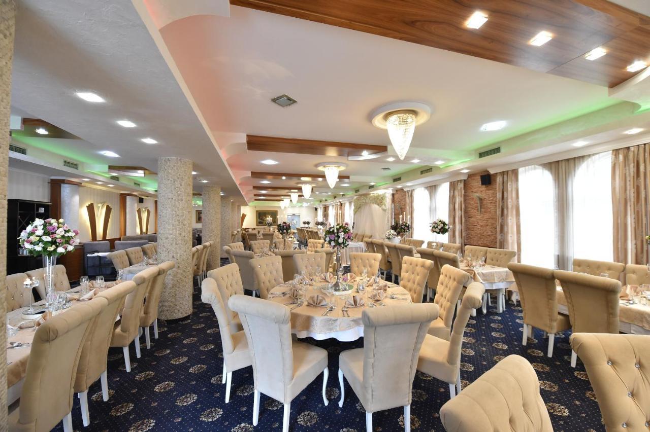 Hotel Stari Krovovi Veternik Luaran gambar