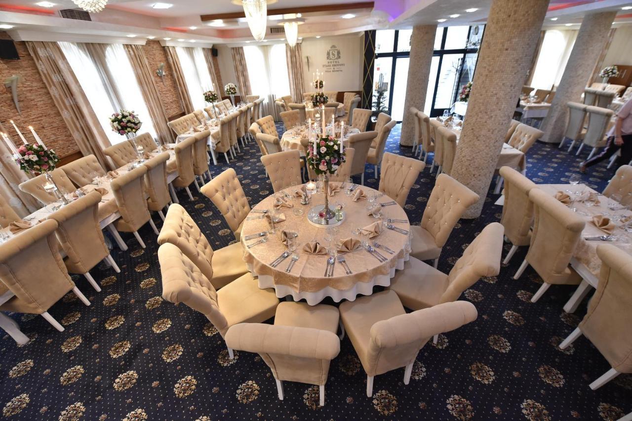 Hotel Stari Krovovi Veternik Luaran gambar