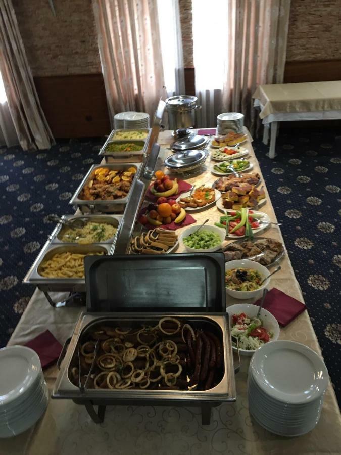 Hotel Stari Krovovi Veternik Luaran gambar